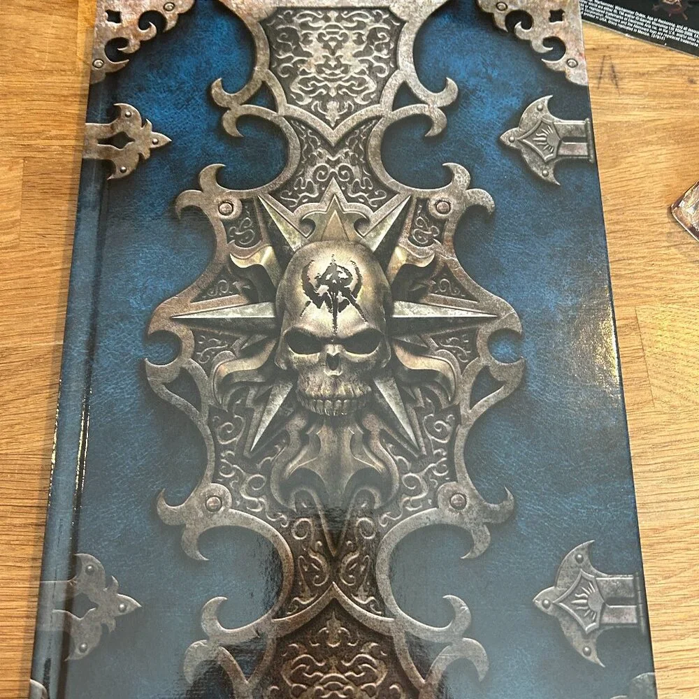 Warhammer Online Age of Reckoning Collector's Edition Box Set -Books Discs 20992